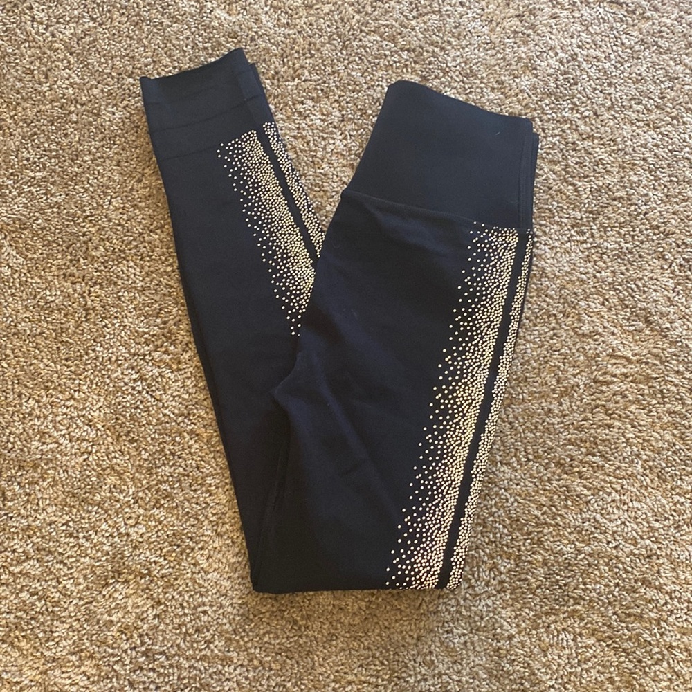 NWOT Ladies SculptKnit Fabletics (Large)